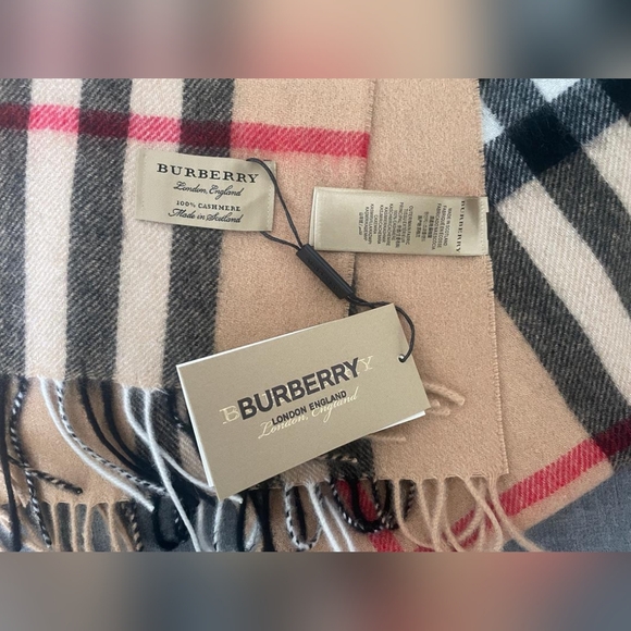 Burberry scarf - Picture 2 of 3